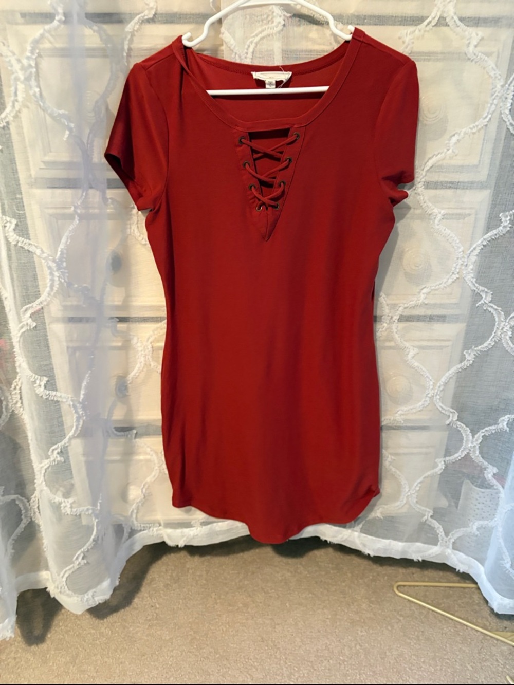 Women's Lace-Up V-Neck Short Sleeve Tee - Red